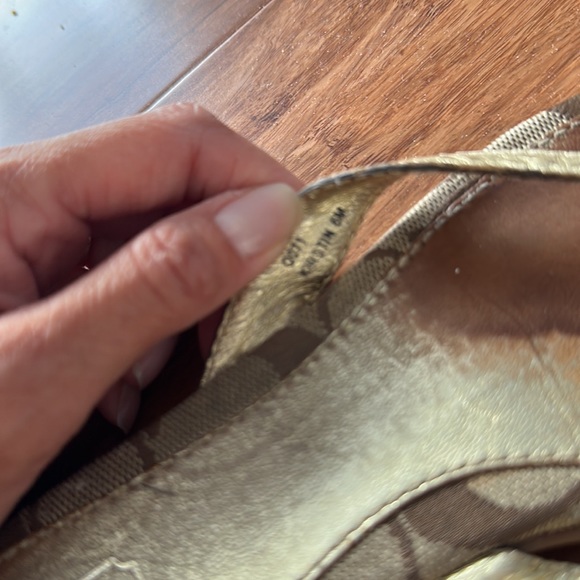 Coach Gold Logo Kristin Sandals size 6 - Picture 3 of 4